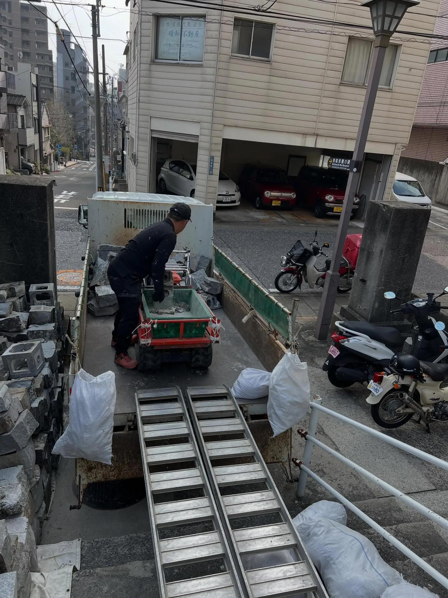 長崎の風光明媚な地に佇む勧善寺。